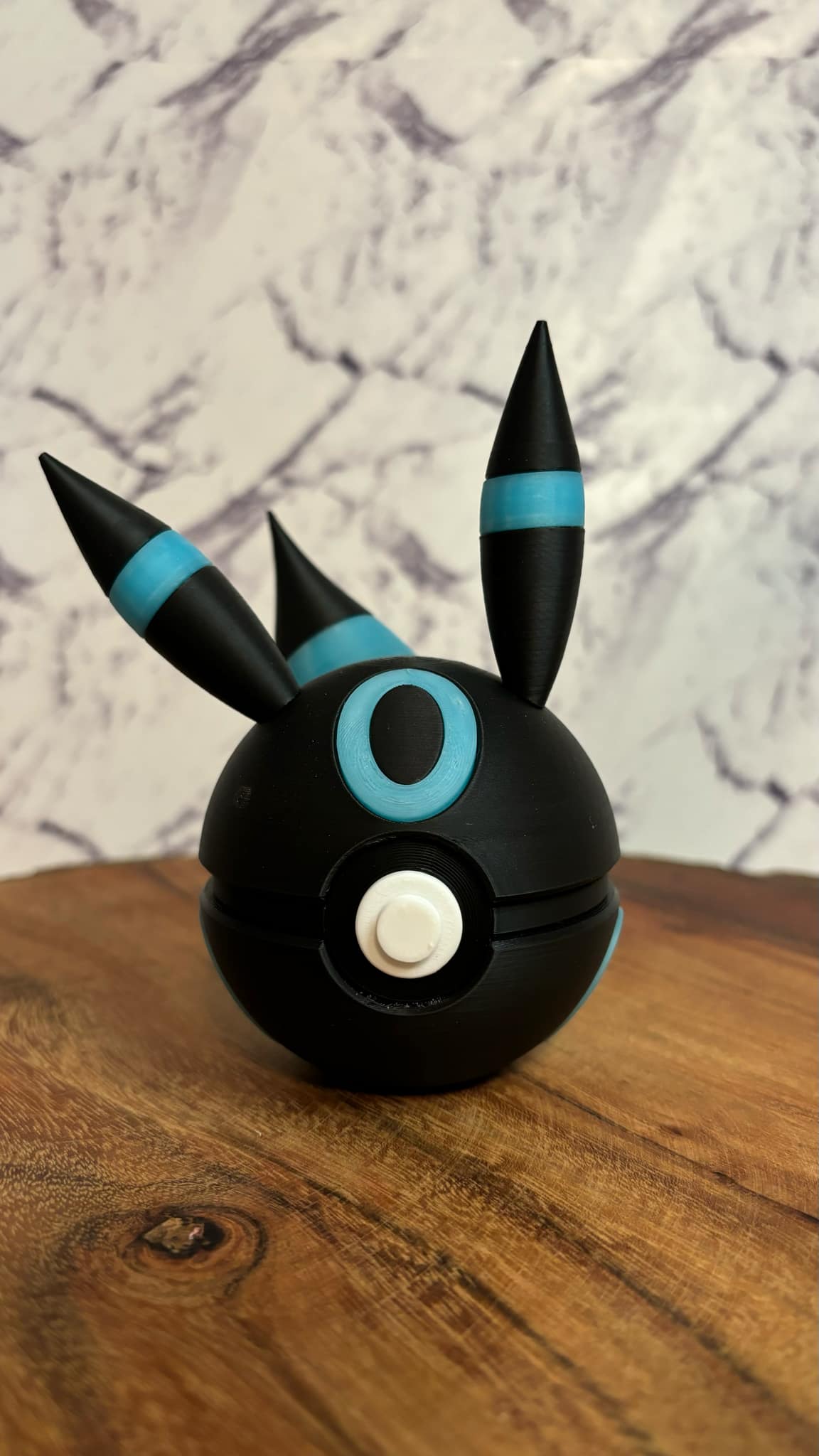 #0197 Umbreon Ball