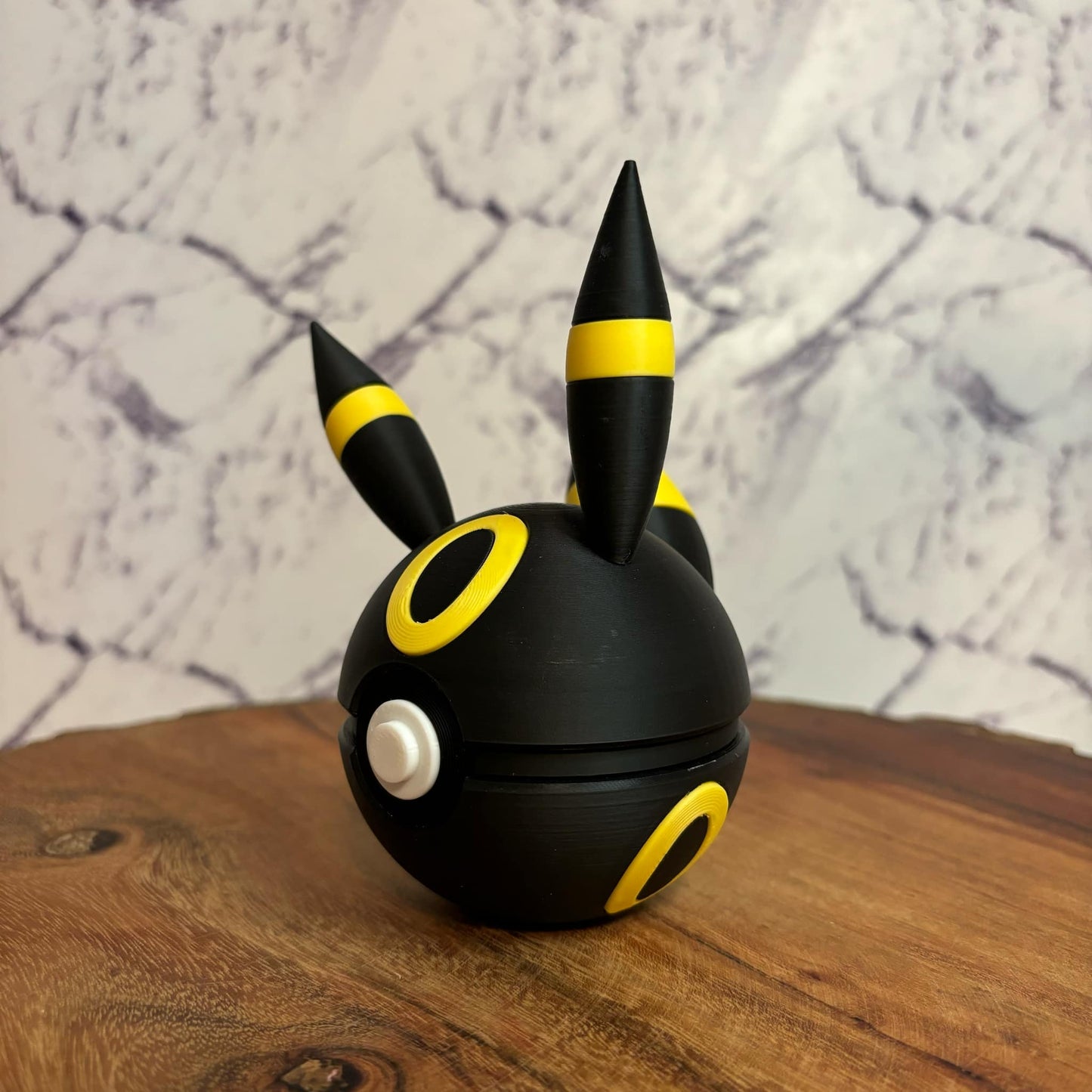 #0197 Umbreon Ball