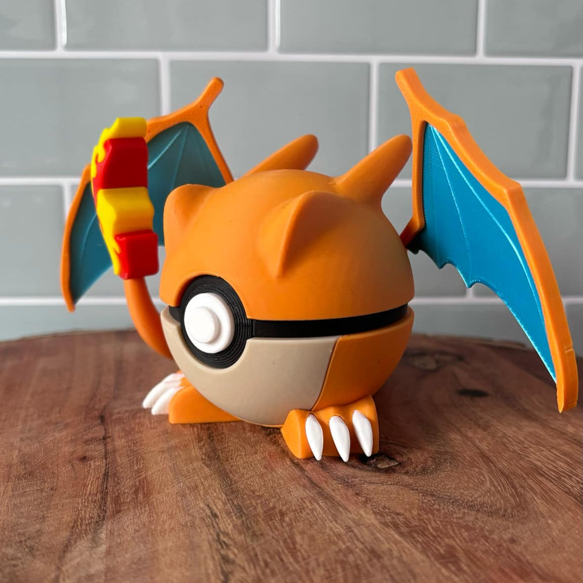 #0006 Charizard Ball