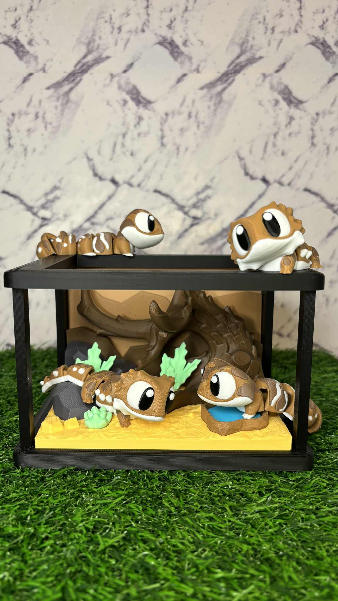 Adorable Gecko Enclosure Diorama – 3D Printed Display