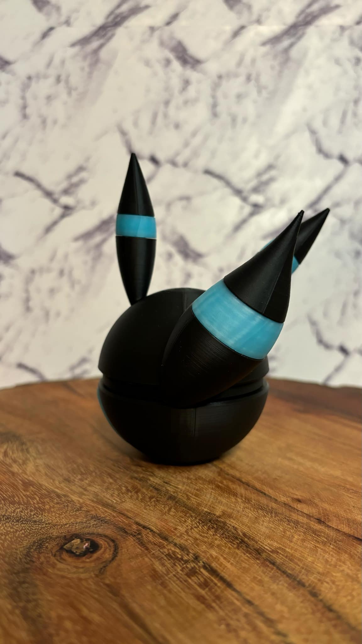 #0197 Umbreon Ball