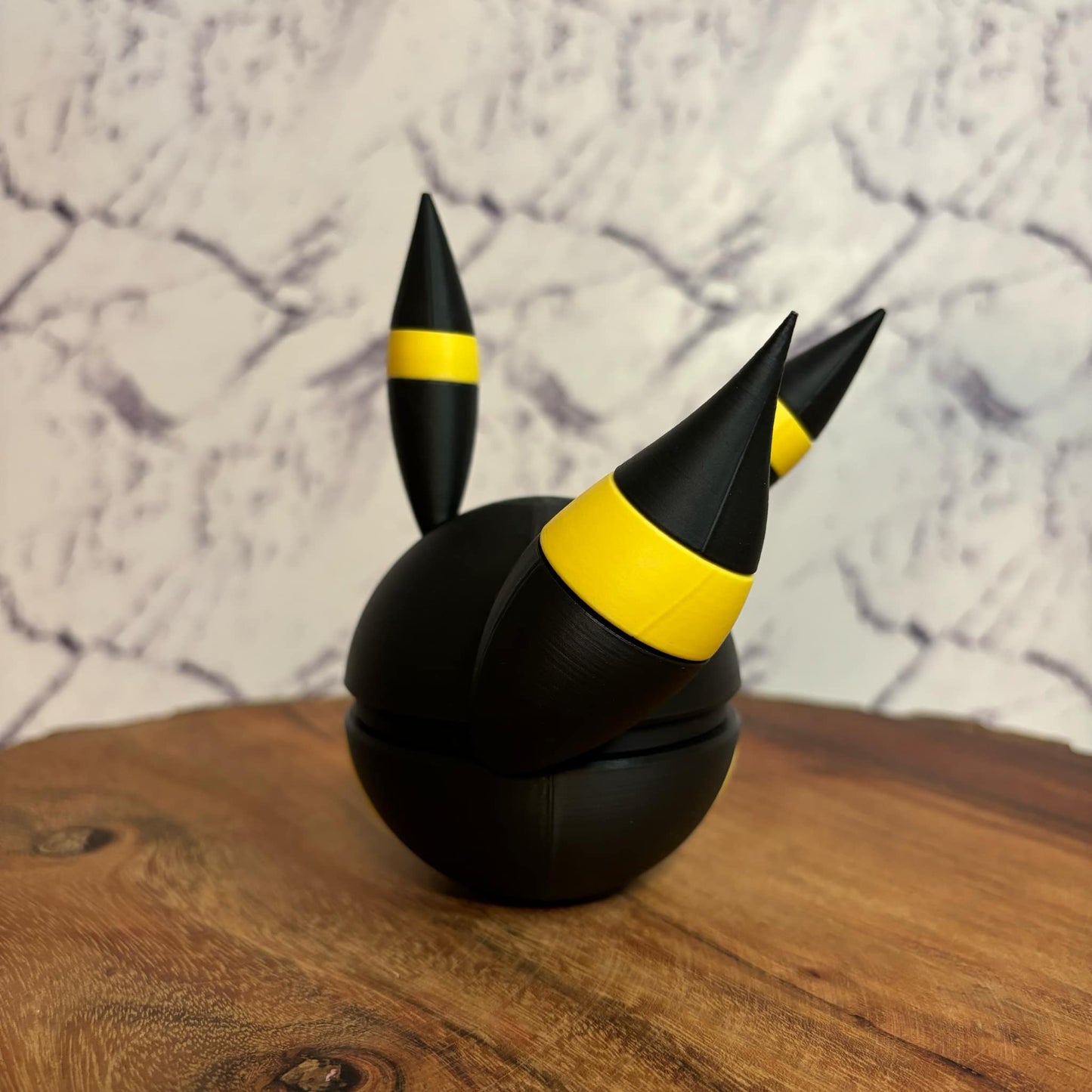 #0197 Umbreon Ball