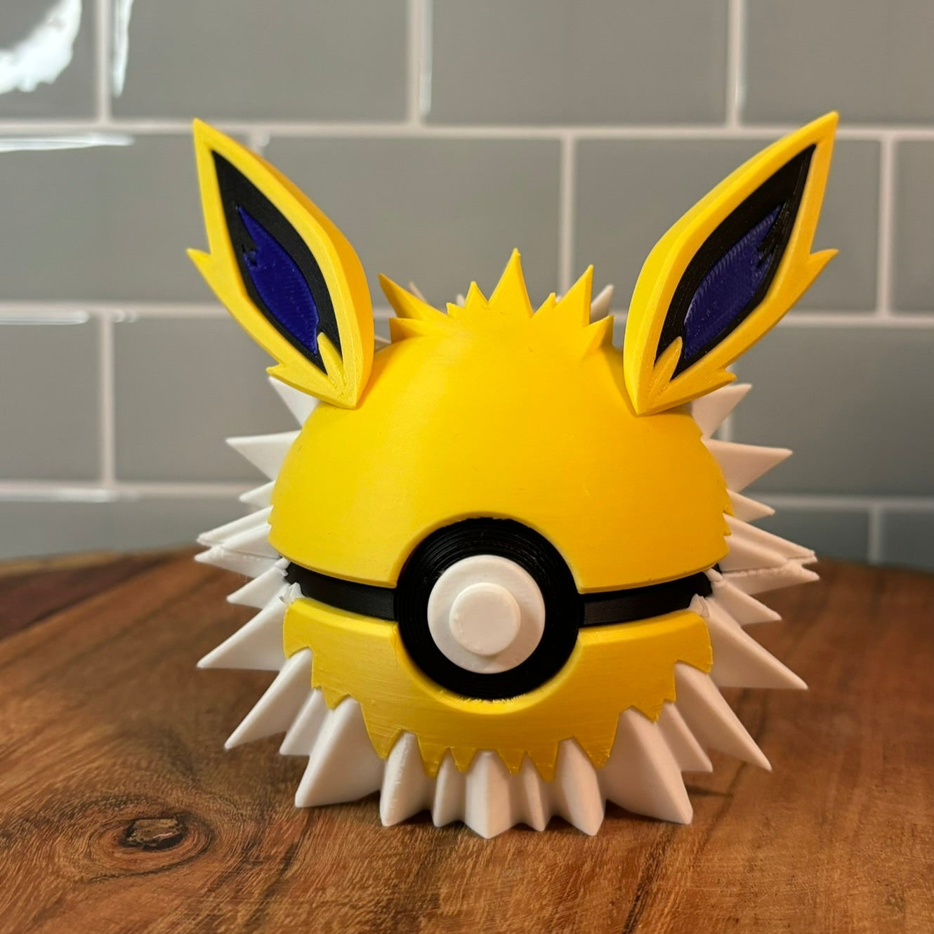 #0135 Jolteon Ball