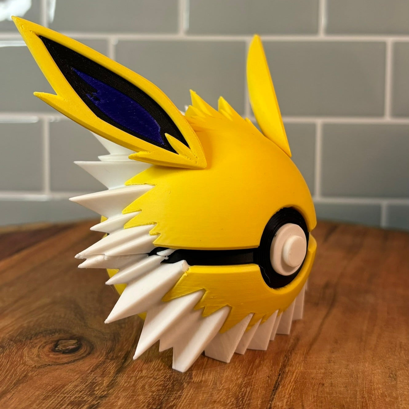 #0135 Jolteon Ball
