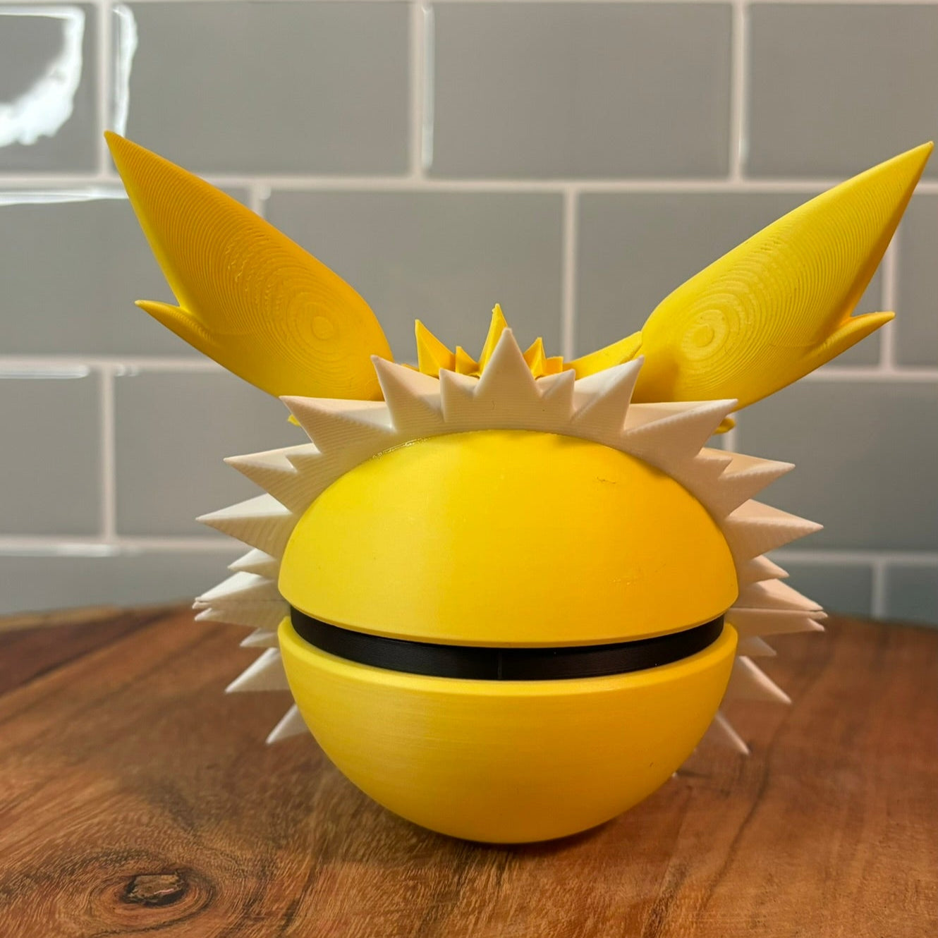 #0135 Jolteon Ball