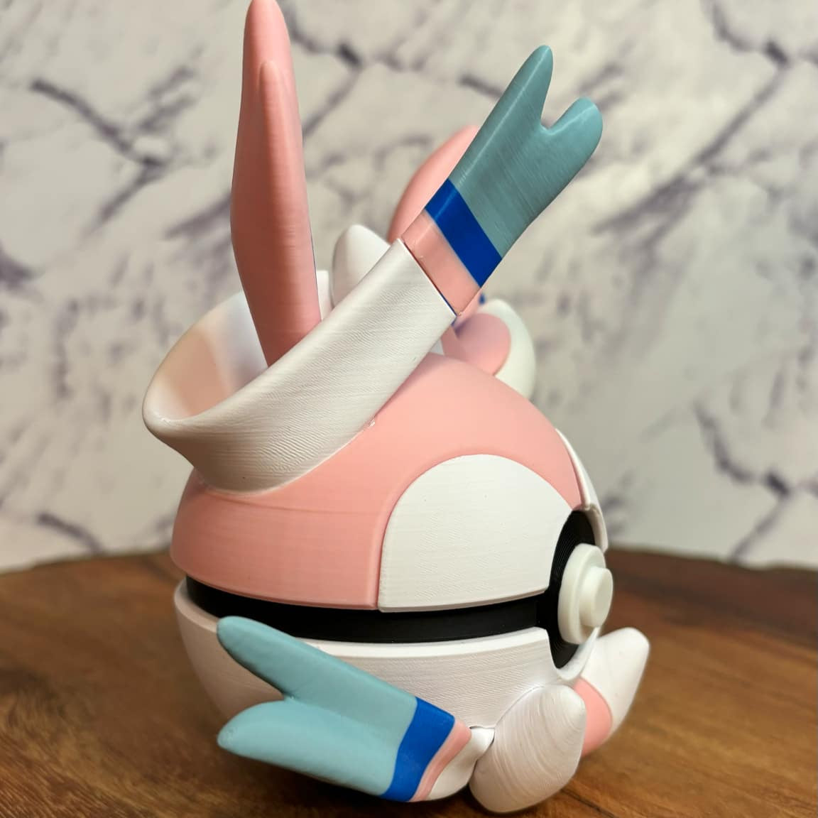 #0700 Sylveon Ball