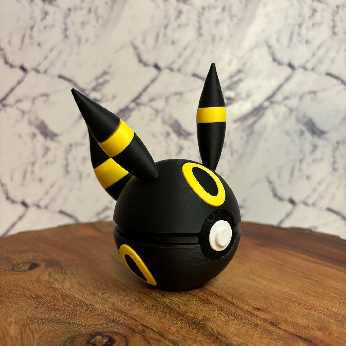 #0197 Umbreon Ball