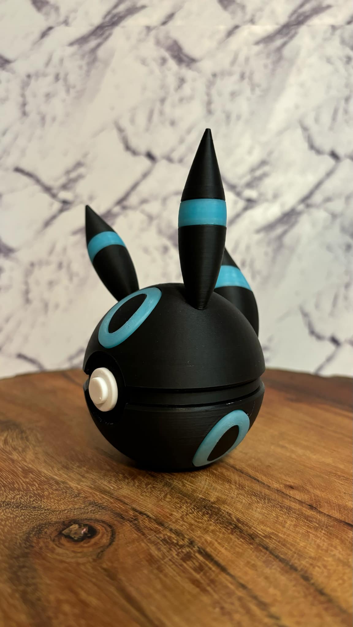 #0197 Umbreon Ball